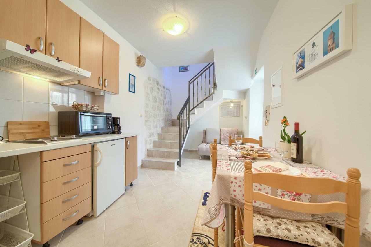 Hrast Appartement Krk Town Buitenkant foto