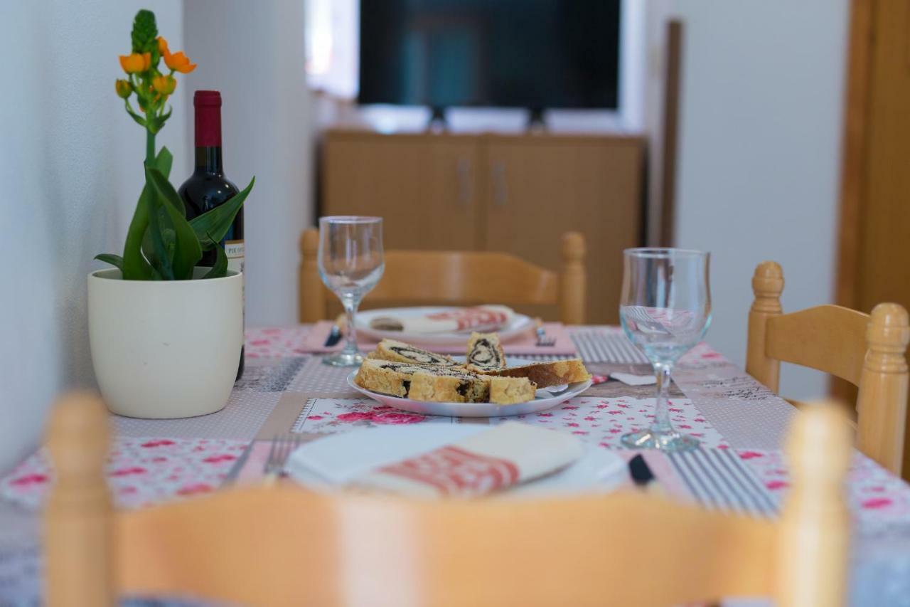 Hrast Appartement Krk Town Buitenkant foto