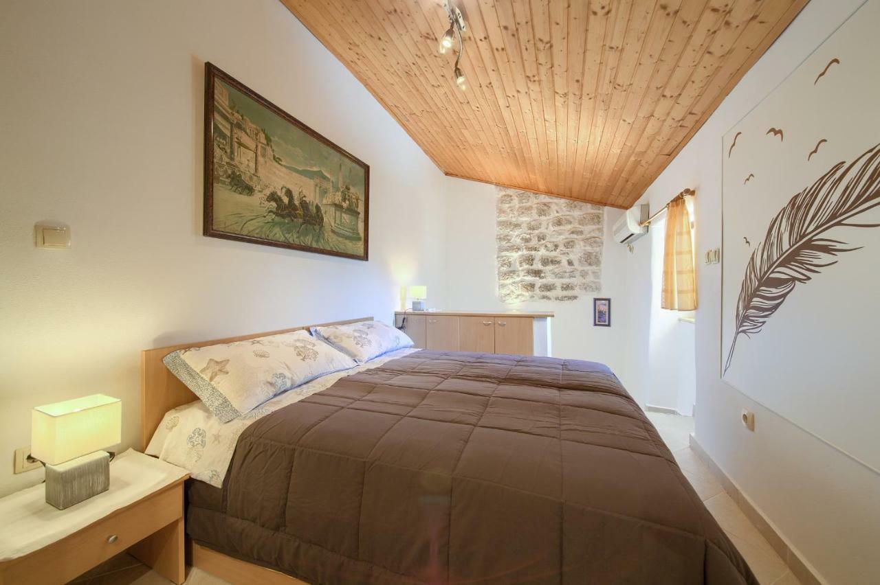 Hrast Appartement Krk Town Buitenkant foto