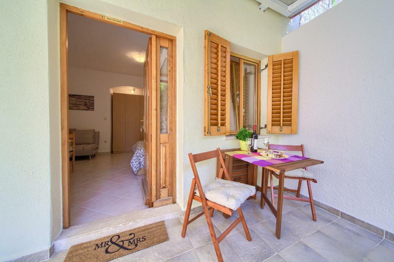Hrast Appartement Krk Town Buitenkant foto
