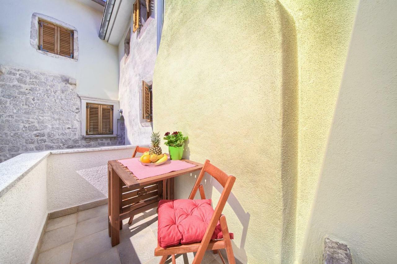Hrast Appartement Krk Town Buitenkant foto