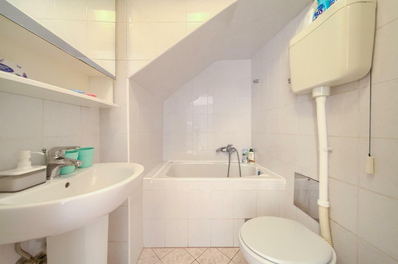 Hrast Appartement Krk Town Buitenkant foto